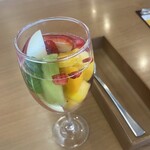 Kokosu - フルーツワインとかそんな感じのやつ。混ぜて飲むとめちゃくちゃおいしい！勉強終わりに一杯