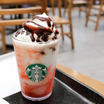 スターバックスコーヒー - ストロベリーフラペチーノ+チョコレートソース