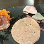 部位ごとに調理法を変える豚肉専門店 グロワグロワ - 