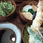 そば処 名古屋 - 大名そば。お蕎麦もいっぱい食べれて、大海老天もサクサク♪でもこの場所でお蕎麦に1750円は…