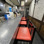 新福菜館 - 店内はカウンター