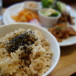 POINT - ランチのご飯は玄米です