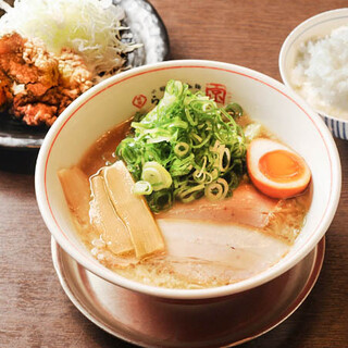 A bowl of Ramen made with low-temperature aged thin noodles and soup with concentrated chicken flavor.