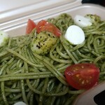 キッチン ブルー グローブ - クリームチーズ、トマト、ミニ帆立が目立ちますが、青じその香りか広がります