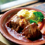 [Specialty] Melting Japanese black beef stew...Comes with 1 piece of freshly baked homemade brioche bread or rice