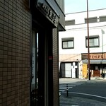 菓子安 - お店の外観