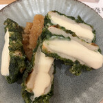 Toukyou Kotobuki - ちくわチーズ磯辺揚げ５８０円。青海苔をたっぷり付けたちくわに、たっぷりチーズがピッタリです。