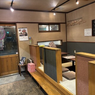 駅近◎お一人様をはじめ、グループ様でも使いやすい空間