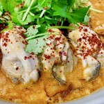 Ramen Takahashi - 大ぶりな牡蠣が3つ。ちょっと炙りがあれば更に美味しいはず。