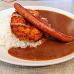 ひまわり亭 - カツカレー、トッピング ロングフランク (カレールーには人参の欠片一つも入っていない)