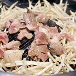 ジンギスカン 馬肉 もつ鍋 山王 - ラムロール