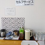 武蔵野うどん 山崎 - セルフサービスコーナー。