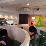 カフェ ファソン - センスの良い工夫されたレイアウトの店内