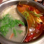 Shounan Hinabe Bou - 二種類選べるスープの薬味は10種類以上の漢方素材が