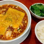 SHIBIRE NOODLES 蝋燭屋 - ご飯はおかわり自由とのこと。チーズの有り難みが沁みずに劣勢の判定。