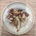 La Stalla - アオリイカとラディッキオ、ウドのピューレ