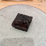 La Stalla - チョコレートを使わないのにこのチョコ感。これがこのデザートの見せ場ですな。チョコを使っちゃそれはチョコプリンつうことで。