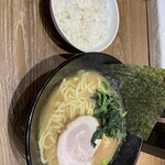 横浜家系ラーメン 銀家 - 