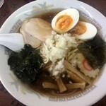 紀の家 - ラーメン（並）¥680-  OPゆで卵¥100-