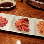 焼肉 亀八 - 珍品盛り合わせ：（左から）コブクロ、ノドブエ、ヨメナカセ（600円）