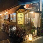 Yoshidayama Seseri - この路地に3軒の系列店があり、手前に提灯が出てますが〜「せせり」は左の路地の奥にあります！