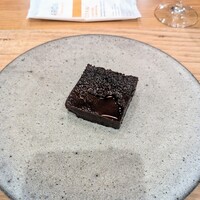 La Stalla - これにはチョコレートを使わず、レバーペーストにヴァローナをぶち込む。デザートに使うクッキーを毎回焼いてるのもツボる。ウフフおかしな人。