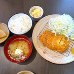 とんかつ一力 - 味噌汁＋小鉢2品付き