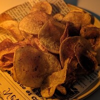 TRATTORIA KIKUYA - お通しはポテチ。香ばしい