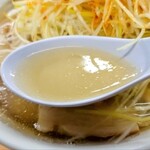 坂内食堂 - 大盛りネギチャーシューのスープ