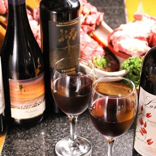 ビールやワインなどドリンクは全て飲み放題。持ち込みもOK