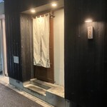 Juunikuto Sake Bonkura - お店の入り口。でかでかとした看板がある訳でなく、最初は目的の店だと気が付かず。