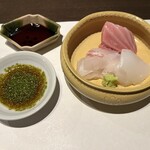 由堂 - お造り盛り合わせ（本マグロトロ・たい・アオリイカ）