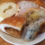 ベーカリーカフェデリス - 食べ放題のパン