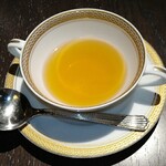 洋食 つばき - ビーフカツコースのコンソメスープ