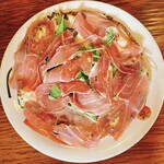 ピッツェリア ダ セルジオ - 生ハムとルッコラのピッツァ、真上から！