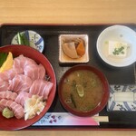 鮮魚料理　伊勢屋 - 大トロあぶり丼 あぶりなし 2,178円