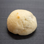 とらやベーカリー - 2024.3 こしあんとクリームチーズ（210円）