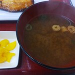 四日市ヒモノ食堂 - 味噌汁と漬物