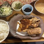 酒スタンド 魚蔵 - 日替わり唐揚げ+アジフライ