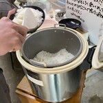 ホルモン定食 ぽんぽこ - ご飯はセルフでよそい放題
お代わりは出来ない