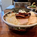 奈つやの中華そば - もちもち雲呑味玉中華そば・海苔増し
      奈つこの今日のご飯