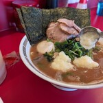 家系ラーメン 佐々喜家 - そしてトドメの、ニンニク爆弾２発投下!!(⁠^⁠^⁠)