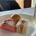 ピーク・ラウンジ - カニのサンドウィッチ、最高！