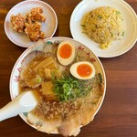 ラーメン魁力屋 - 【肉入りラーメン　900円】　煮卵無料トッピング（ライン友達クーポン）