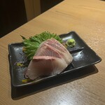 個室居酒屋 鶏の吉助 - かんぱちのお刺身　680円