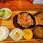 Kurobutaya - 鉄板ガーリックステーキ&焼肉ごはん