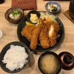 Tonkatsu Kagura Saka Sakura - おろしロースかつ＆海鮮定食　1,628円　メンチかつ　110円