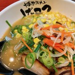 博多ラーメン げんこつ - 野菜たっぷり。