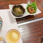 次郎長 - お通し(めかぶ、煮こごり)