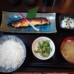 炭火焼 飯や 武平次 - 週替わり昼定食　お魚1,000円。唐揚げ定食人気だが...